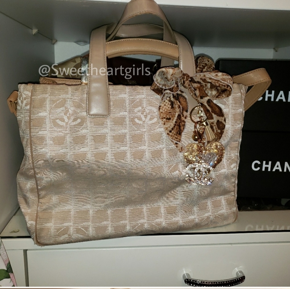 Chanel Jacquard Tote Bag - Picture 3 of 16